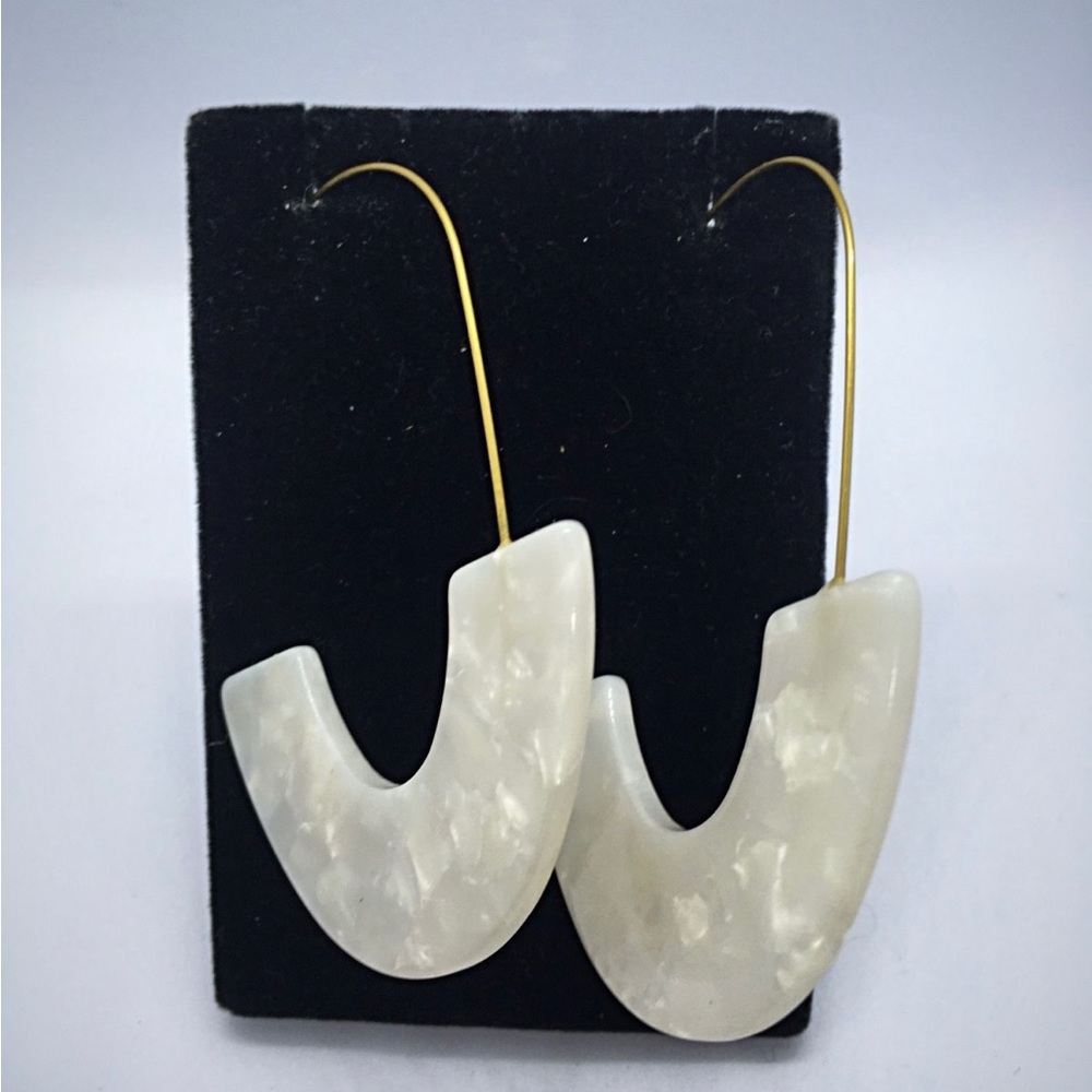 Unique Shell Earrings - Picture 2 of 4